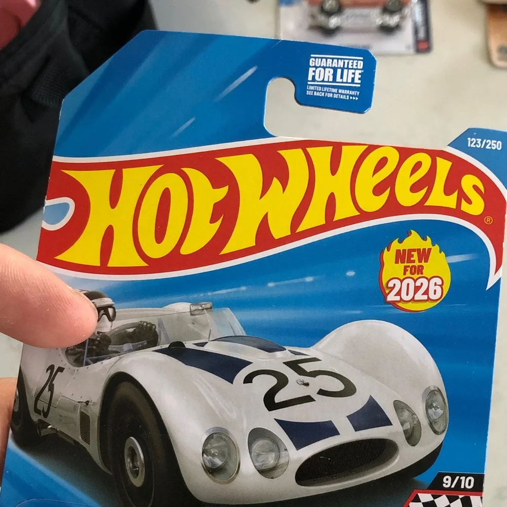 Mattel Hot Wheels Maserati Tipo 61 - White and Black